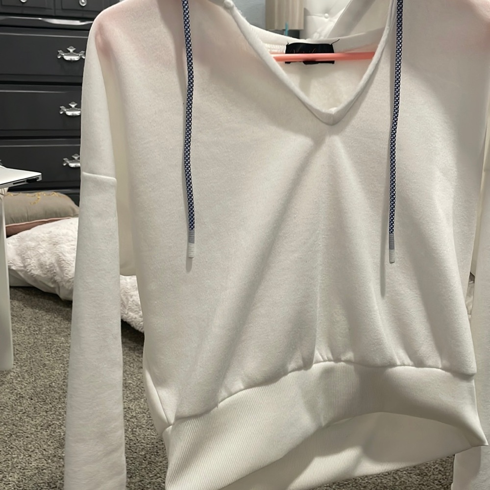 White cropped v-neck sweater